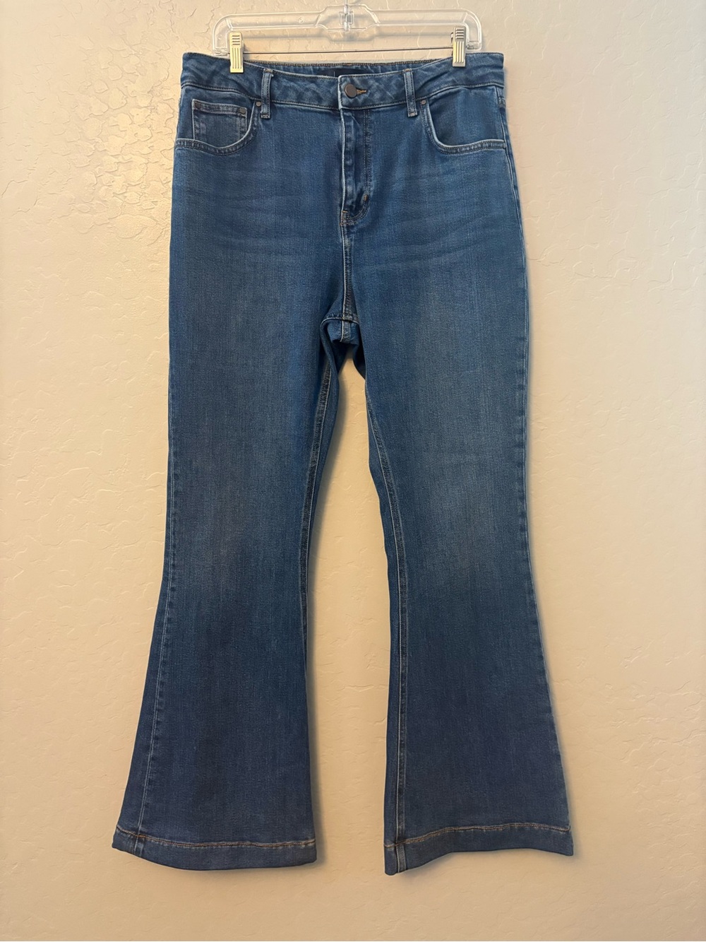 Boden flare wide leg medium wash denim
Jeans size 12 L